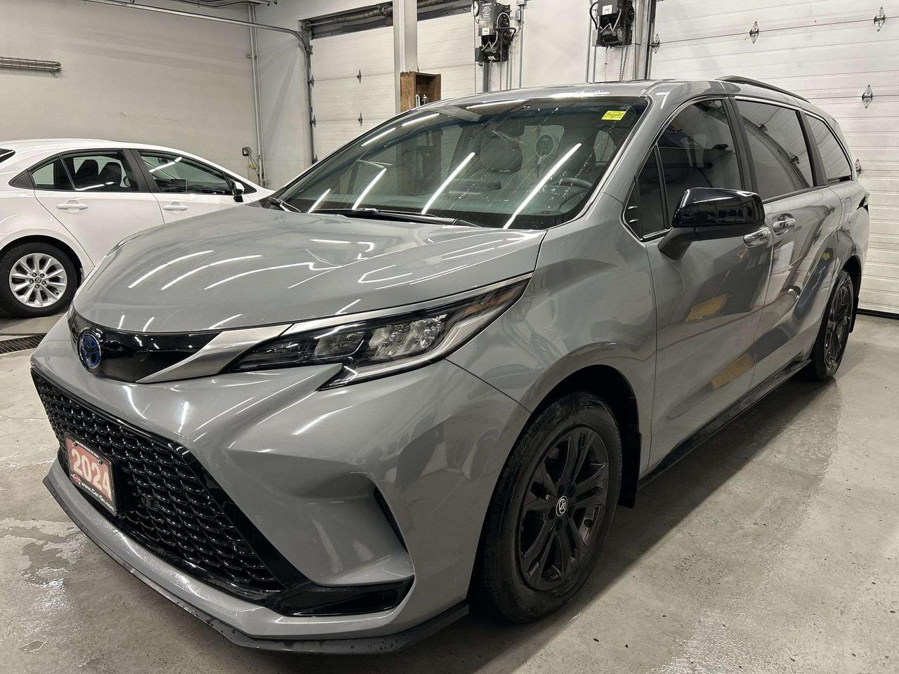 2024 Toyota Sienna HYBRID XSE AWD | LEATHER | SUNROOF | CARPLAY | NAV Photo0