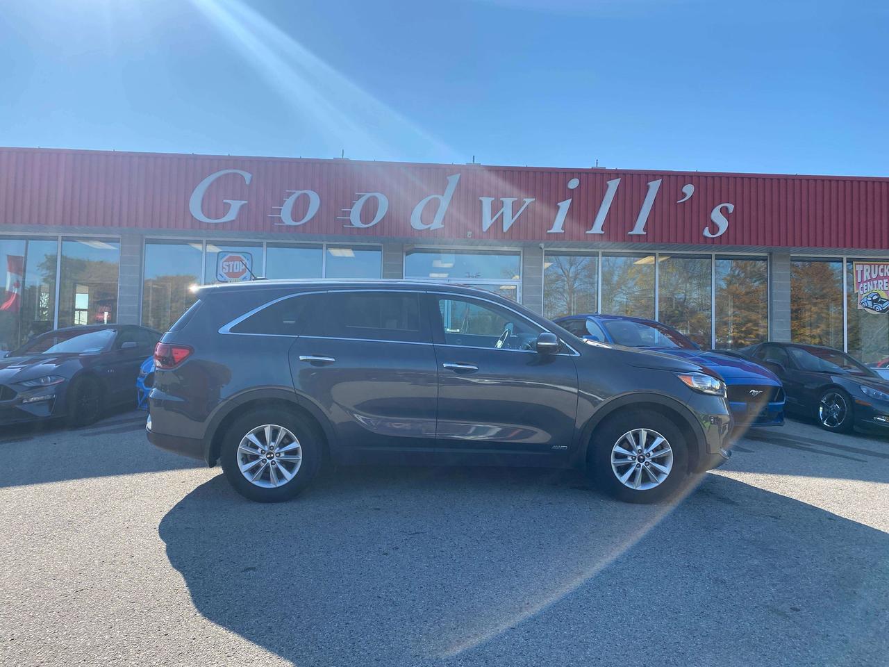 2020 Kia Sorento LX, AWD, CLEAN CARFAX, HEATED CLOTH, BACK UP CAM! Photo