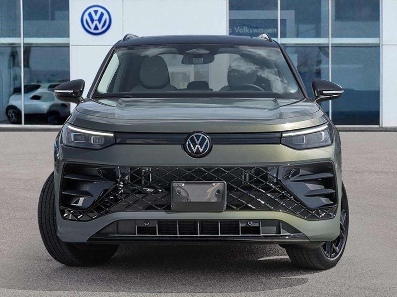 2027 Volkswagen Tiguan R-Line Black Edition Photo5