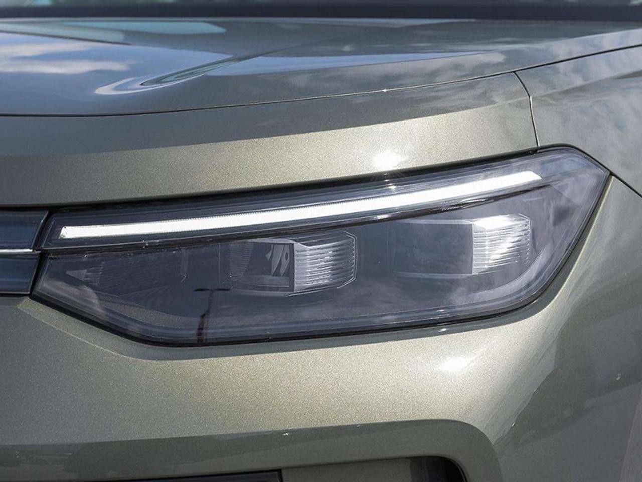 2027 Volkswagen Tiguan R-Line Black Edition Photo
