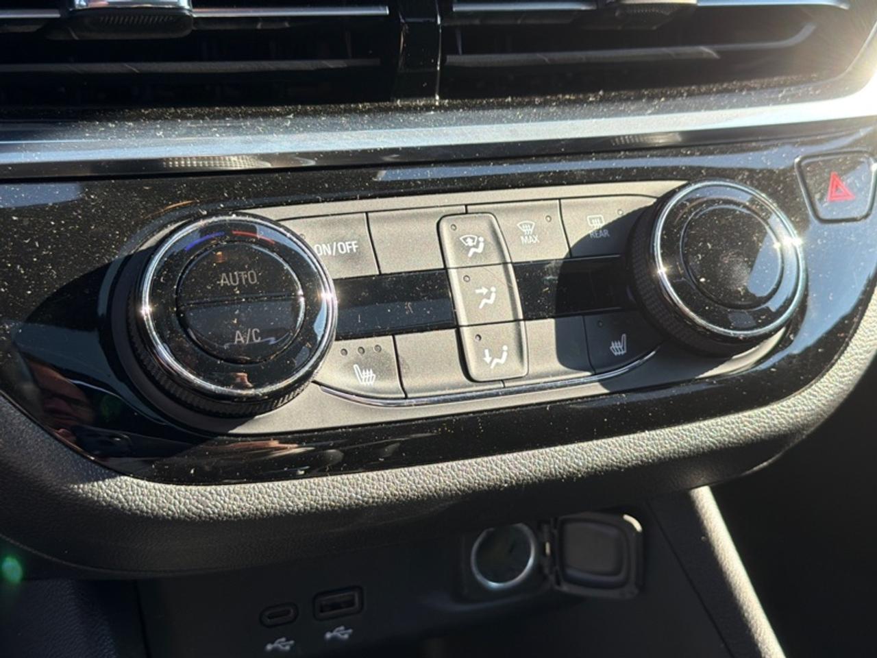 2024 Buick Envista Sport Touring  19-INCH WHEELS|SUNROOF Photo