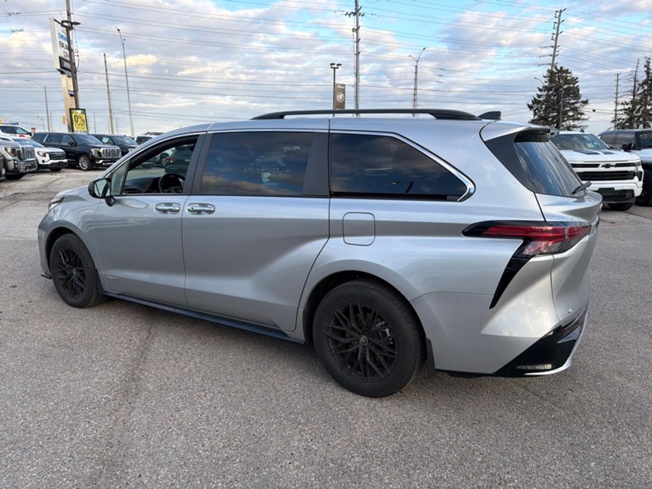 2021 Toyota Sienna XSE 7-Passenger AWD  XSE SPORT PACKAGE | ALL-WHEEL DRIVE | HYBRID | 7-PASSENGER | POWER SUNROOF Photo