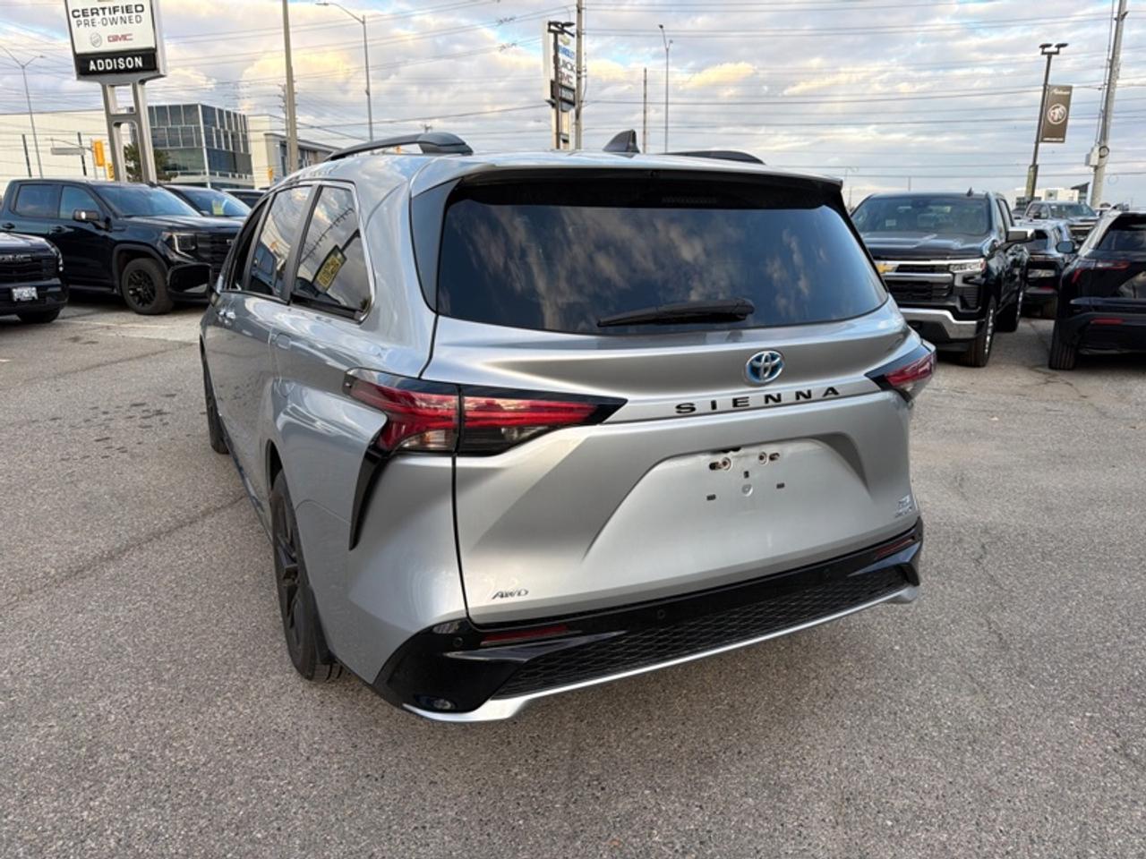 2021 Toyota Sienna XSE 7-Passenger AWD  XSE SPORT PACKAGE | ALL-WHEEL DRIVE | HYBRID | 7-PASSENGER | POWER SUNROOF Photo