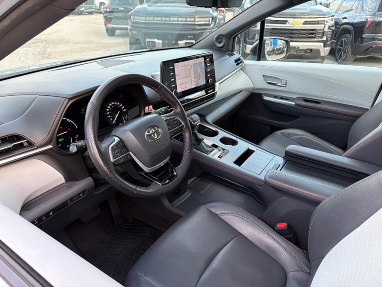 2021 Toyota Sienna XSE 7-Passenger AWD  XSE SPORT PACKAGE | ALL-WHEEL DRIVE | HYBRID | 7-PASSENGER | POWER SUNROOF Photo