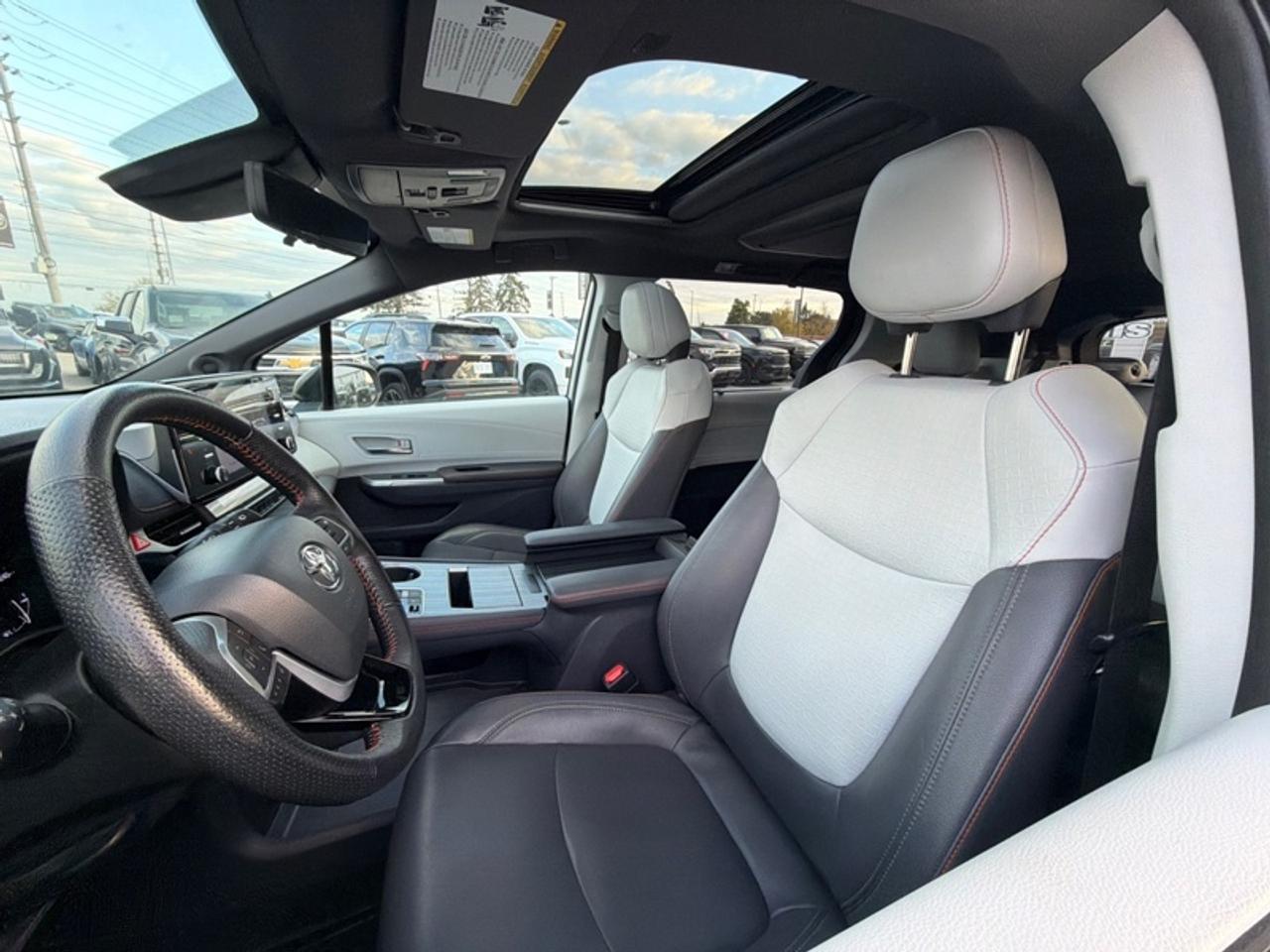 2021 Toyota Sienna XSE 7-Passenger AWD  XSE SPORT PACKAGE | ALL-WHEEL DRIVE | HYBRID | 7-PASSENGER | POWER SUNROOF Photo