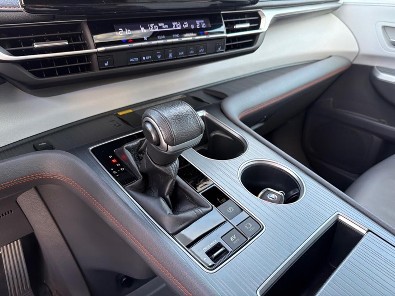 2021 Toyota Sienna XSE 7-Passenger AWD  XSE SPORT PACKAGE | ALL-WHEEL DRIVE | HYBRID | 7-PASSENGER | POWER SUNROOF Photo