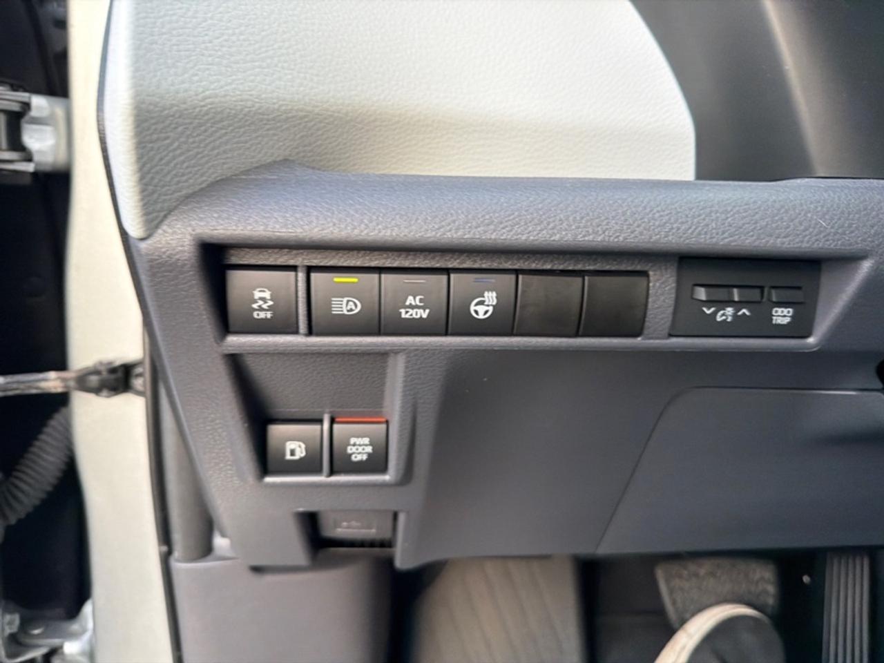 2021 Toyota Sienna XSE 7-Passenger AWD  XSE SPORT PACKAGE | ALL-WHEEL DRIVE | HYBRID | 7-PASSENGER | POWER SUNROOF Photo