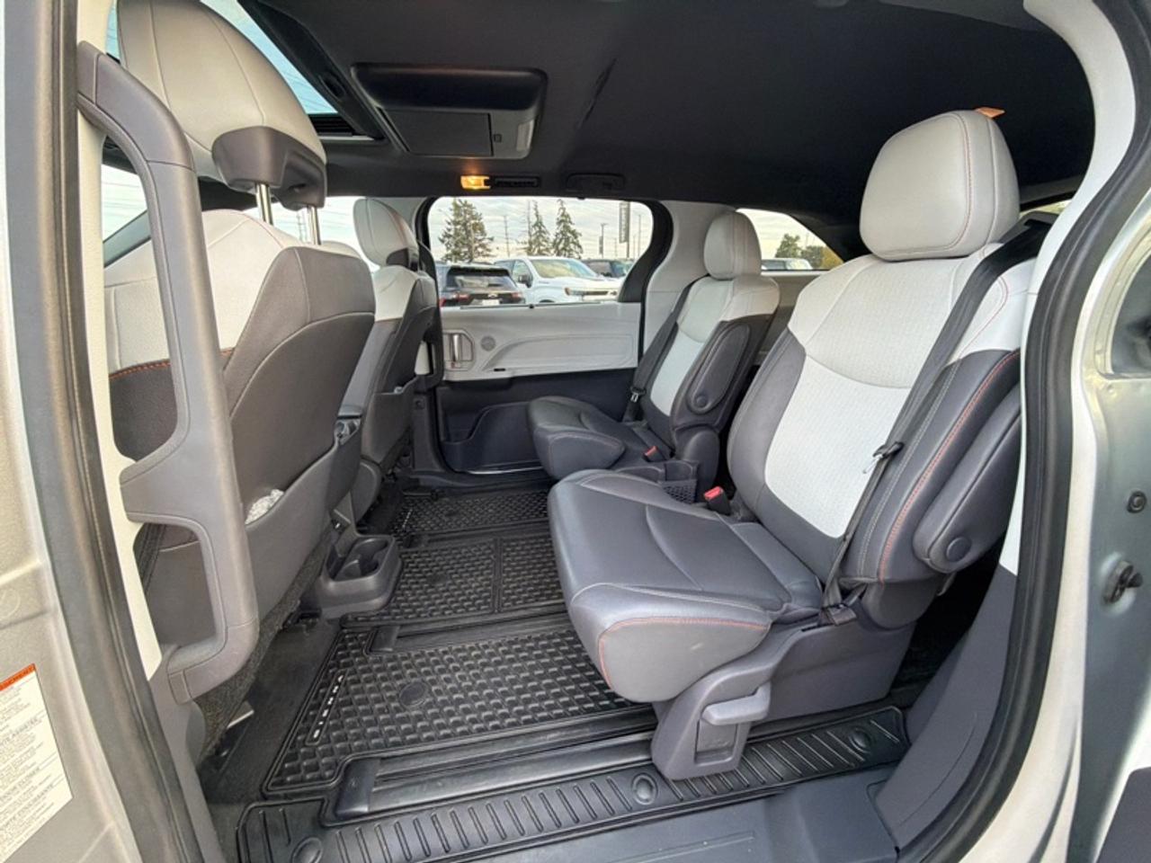 2021 Toyota Sienna XSE 7-Passenger AWD  XSE SPORT PACKAGE | ALL-WHEEL DRIVE | HYBRID | 7-PASSENGER | POWER SUNROOF Photo