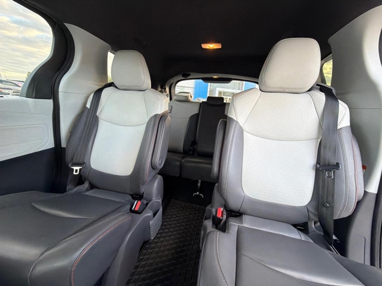 2021 Toyota Sienna XSE 7-Passenger AWD  XSE SPORT PACKAGE | ALL-WHEEL DRIVE | HYBRID | 7-PASSENGER | POWER SUNROOF Photo