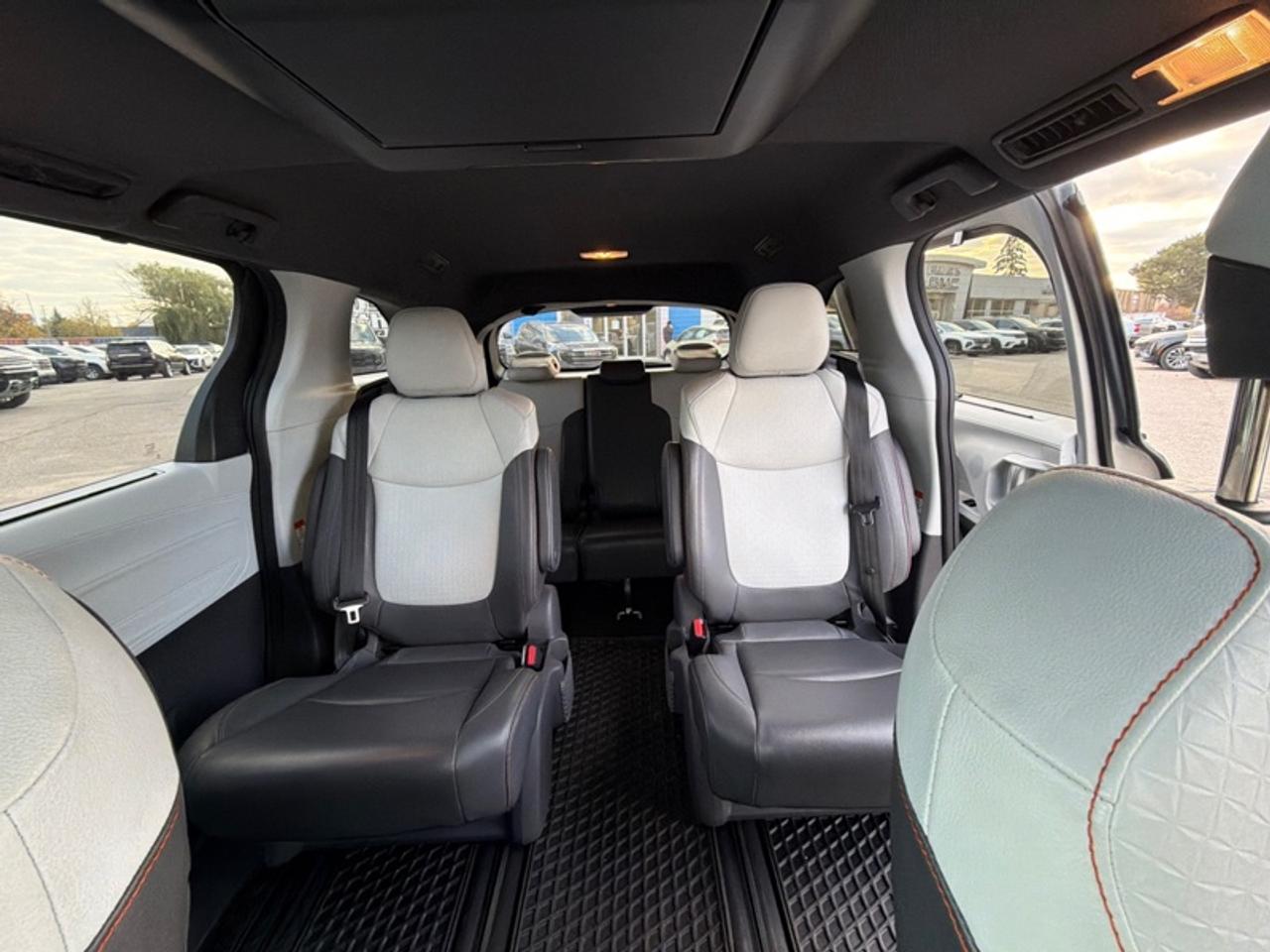 2021 Toyota Sienna XSE 7-Passenger AWD  XSE SPORT PACKAGE | ALL-WHEEL DRIVE | HYBRID | 7-PASSENGER | POWER SUNROOF Photo