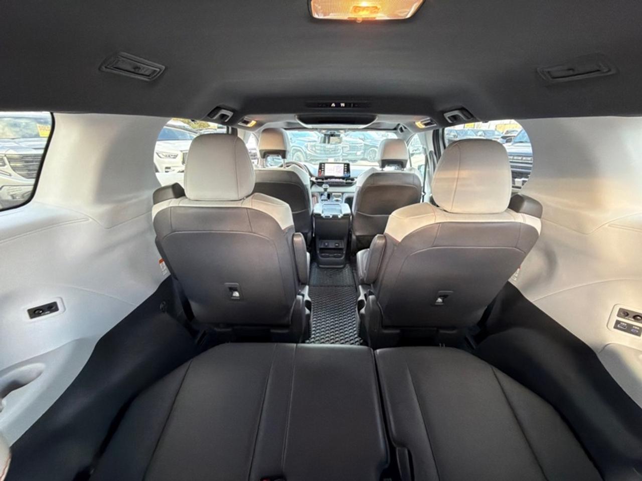2021 Toyota Sienna XSE 7-Passenger AWD  XSE SPORT PACKAGE | ALL-WHEEL DRIVE | HYBRID | 7-PASSENGER | POWER SUNROOF Photo