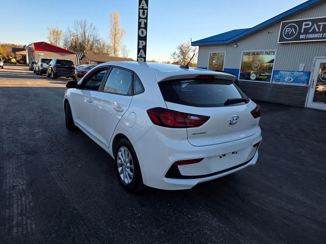 2018 Hyundai Accent SE Photo2