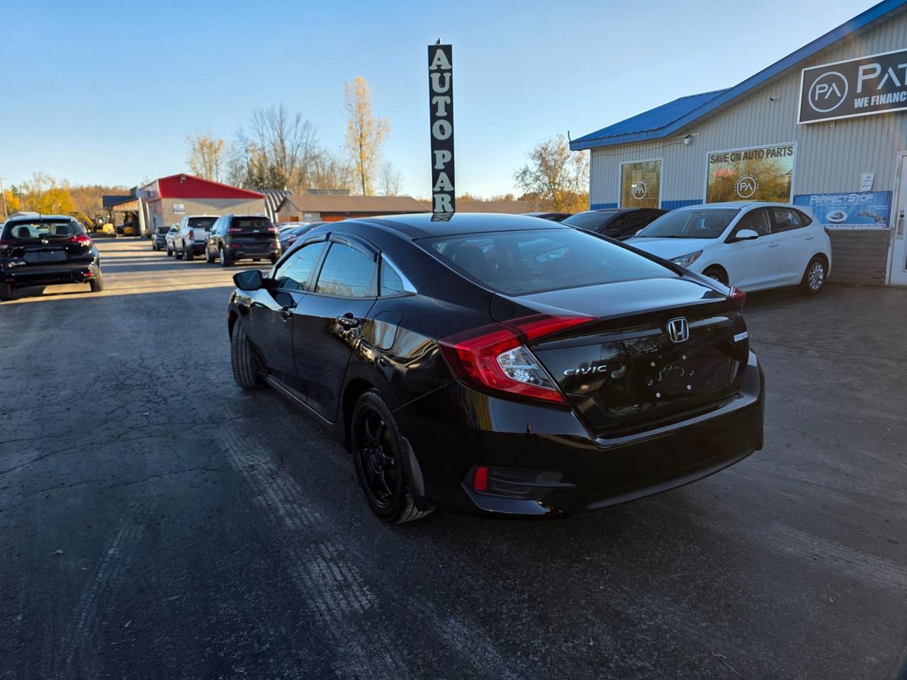 2018 Honda Civic DX Photo