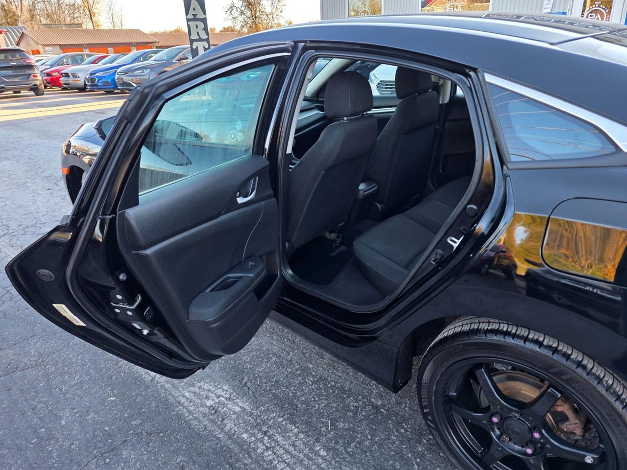 2018 Honda Civic DX Photo