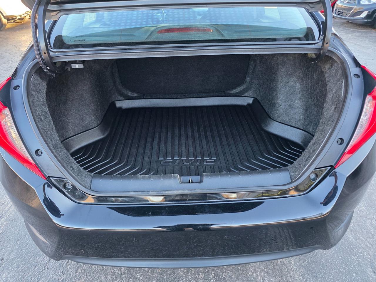 2018 Honda Civic DX Photo