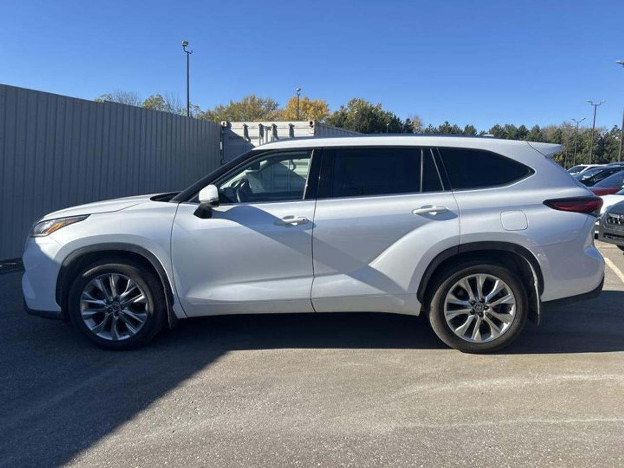 2023 Toyota Highlander Limited AWD | One Owner | No Accidents | Vent. Seats | Pano. Roof | Leather Seats Photo