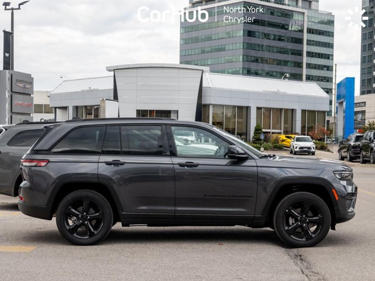 2025 Jeep Grand Cherokee Altitude 3.6L Pentastar V6 | Altitude Appearance Package | Trailer Tow Package | Power Sunroof Photo