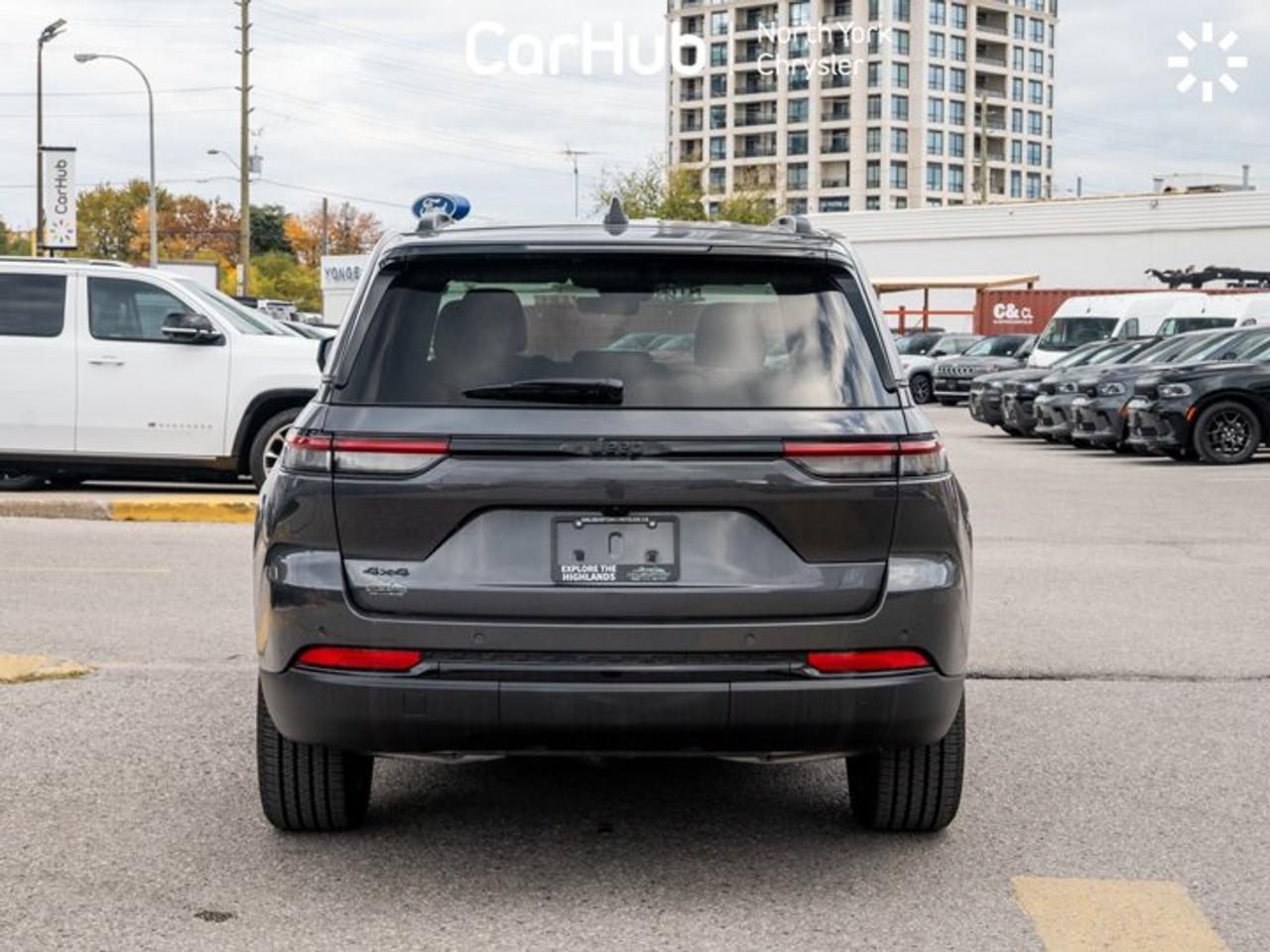 2025 Jeep Grand Cherokee Altitude 3.6L Pentastar V6 | Altitude Appearance Package | Trailer Tow Package | Power Sunroof Photo
