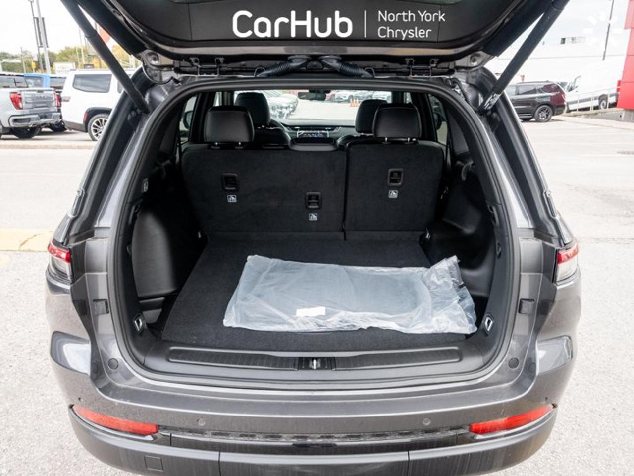 2025 Jeep Grand Cherokee Altitude 3.6L Pentastar V6 | Altitude Appearance Package | Trailer Tow Package | Power Sunroof Photo