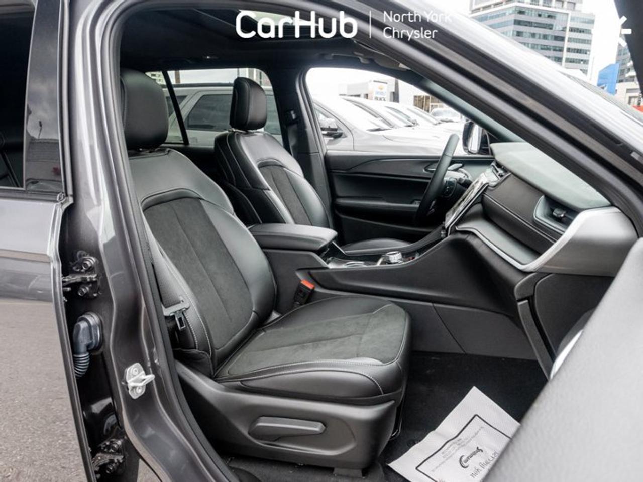 2025 Jeep Grand Cherokee Altitude 3.6L Pentastar V6 | Altitude Appearance Package | Trailer Tow Package | Power Sunroof Photo