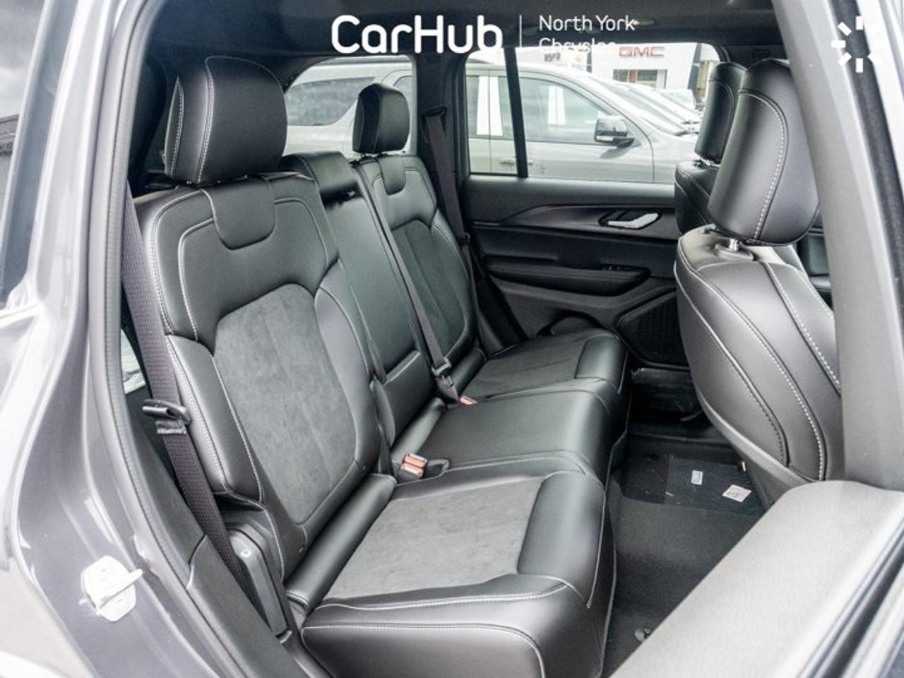 2025 Jeep Grand Cherokee Altitude 3.6L Pentastar V6 | Altitude Appearance Package | Trailer Tow Package | Power Sunroof Photo