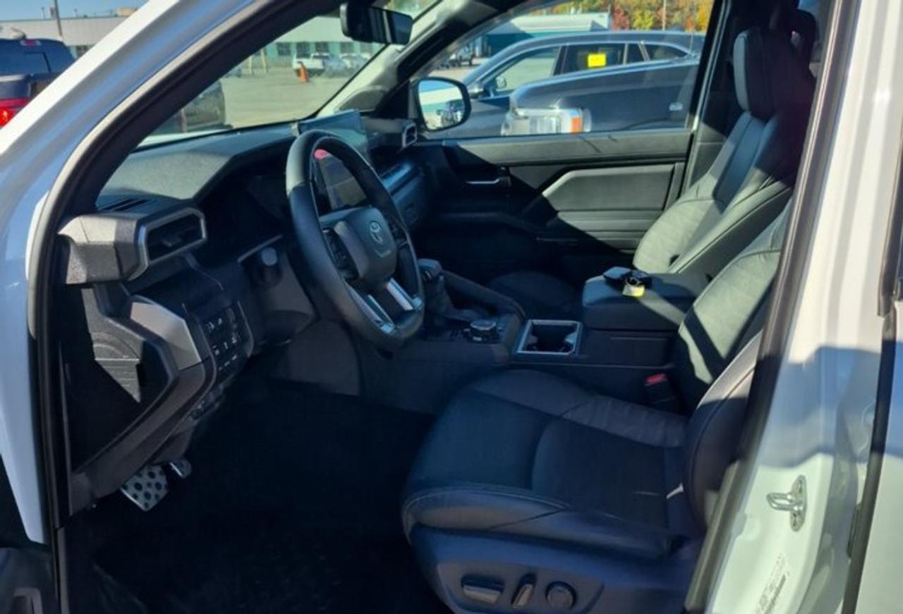 2025 Toyota Tacoma TRD Sport Premium 4X4 | Leather | Sunroof | 360 Cam | JBL Audio | Cooled Seats & More ! Photo