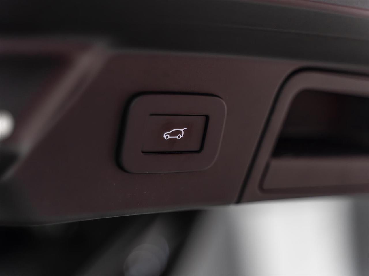 2023 Land Rover Range Rover Velar S|P250|Adaptive Cruise|Heads-Up|Meridian Sound Photo