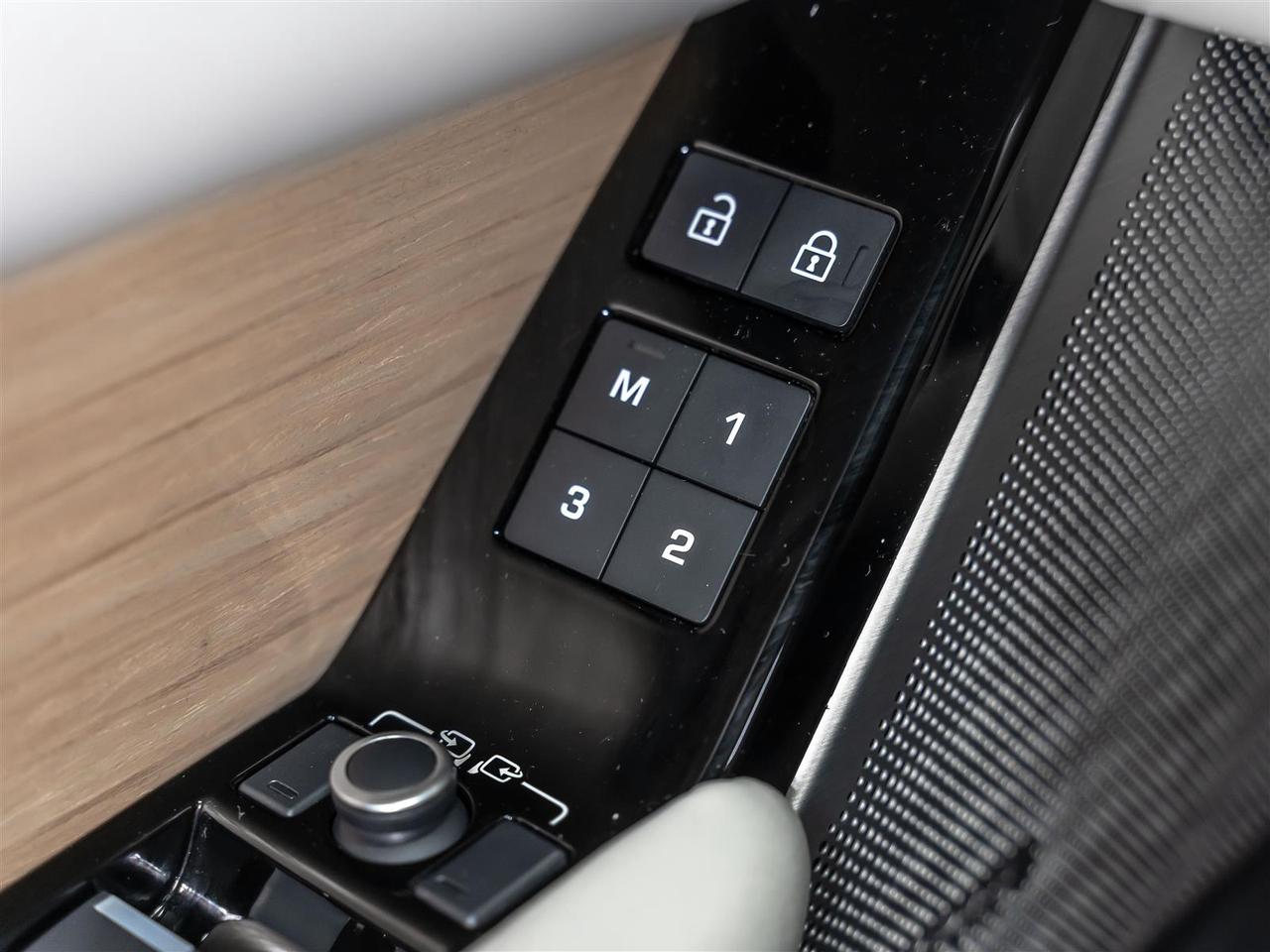 2023 Land Rover Range Rover Velar S|P250|Adaptive Cruise|Heads-Up|Meridian Sound Photo
