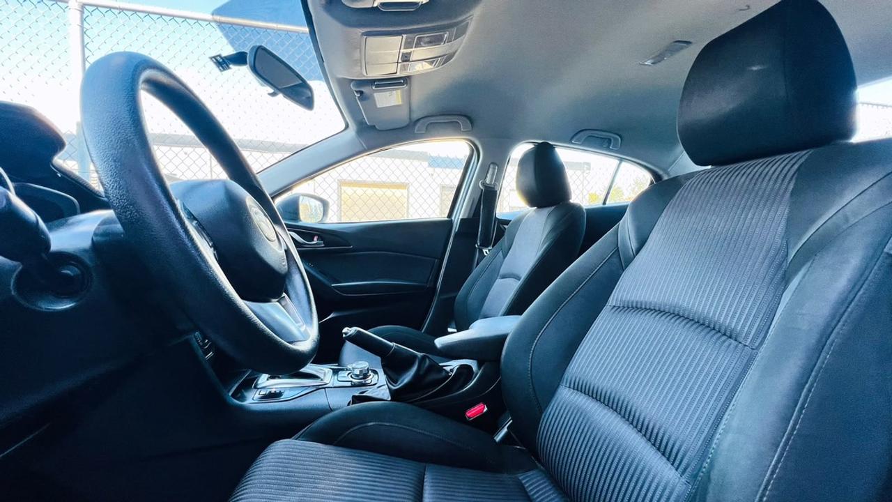 2015 Mazda MAZDA3 i Touring Photo