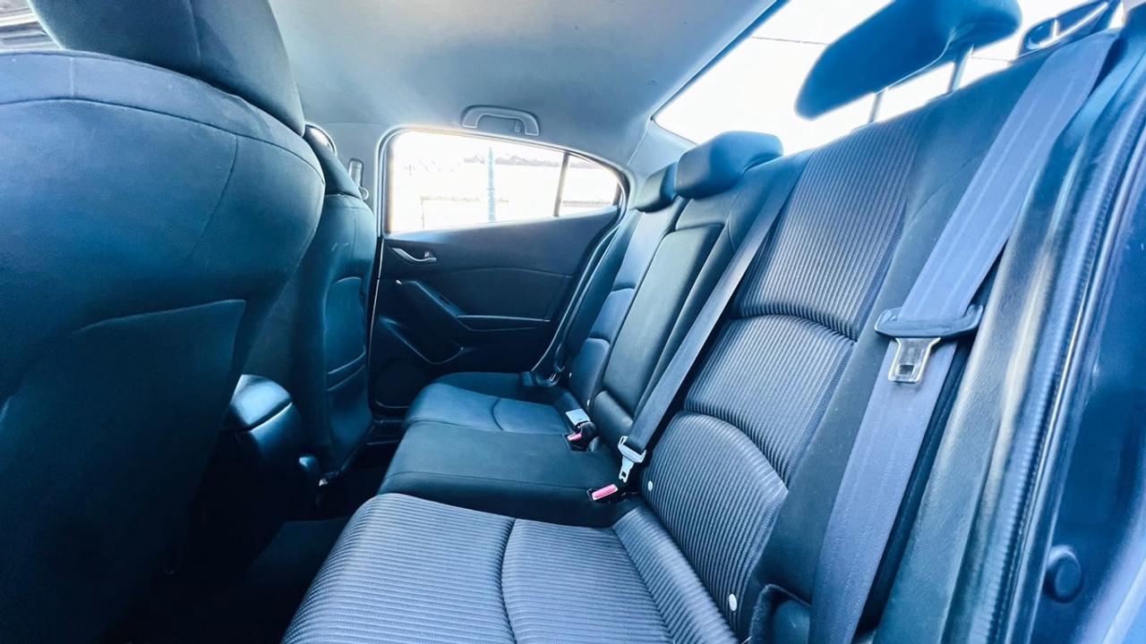 2015 Mazda MAZDA3 i Touring Photo