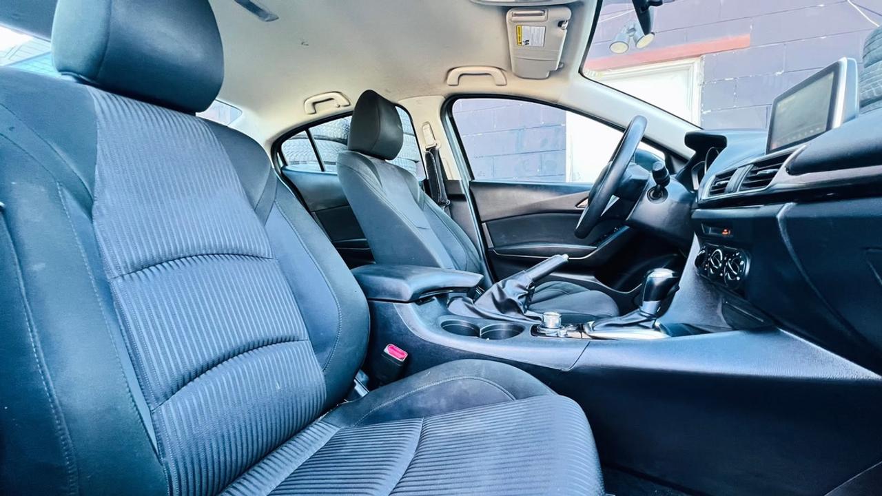 2015 Mazda MAZDA3 i Touring Photo