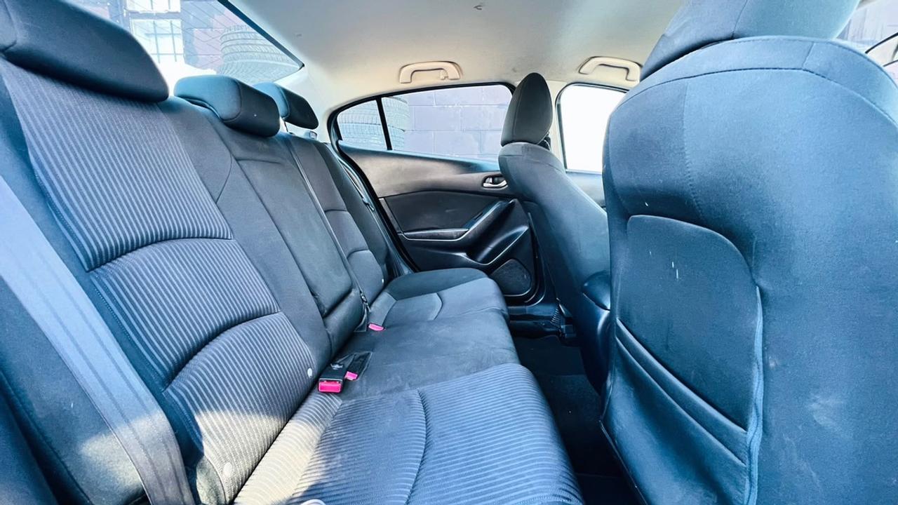 2015 Mazda MAZDA3 i Touring Photo