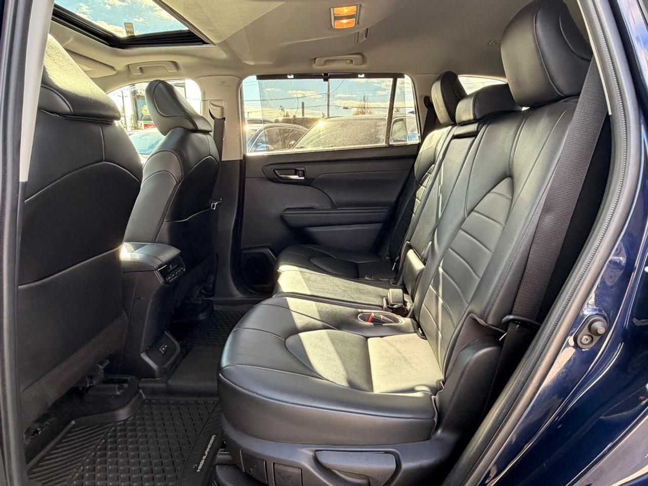 2022 Toyota Highlander HYBRID XLE Photo