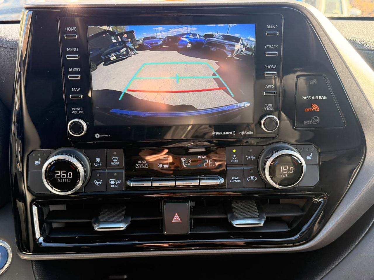 2022 Toyota Highlander HYBRID XLE Photo