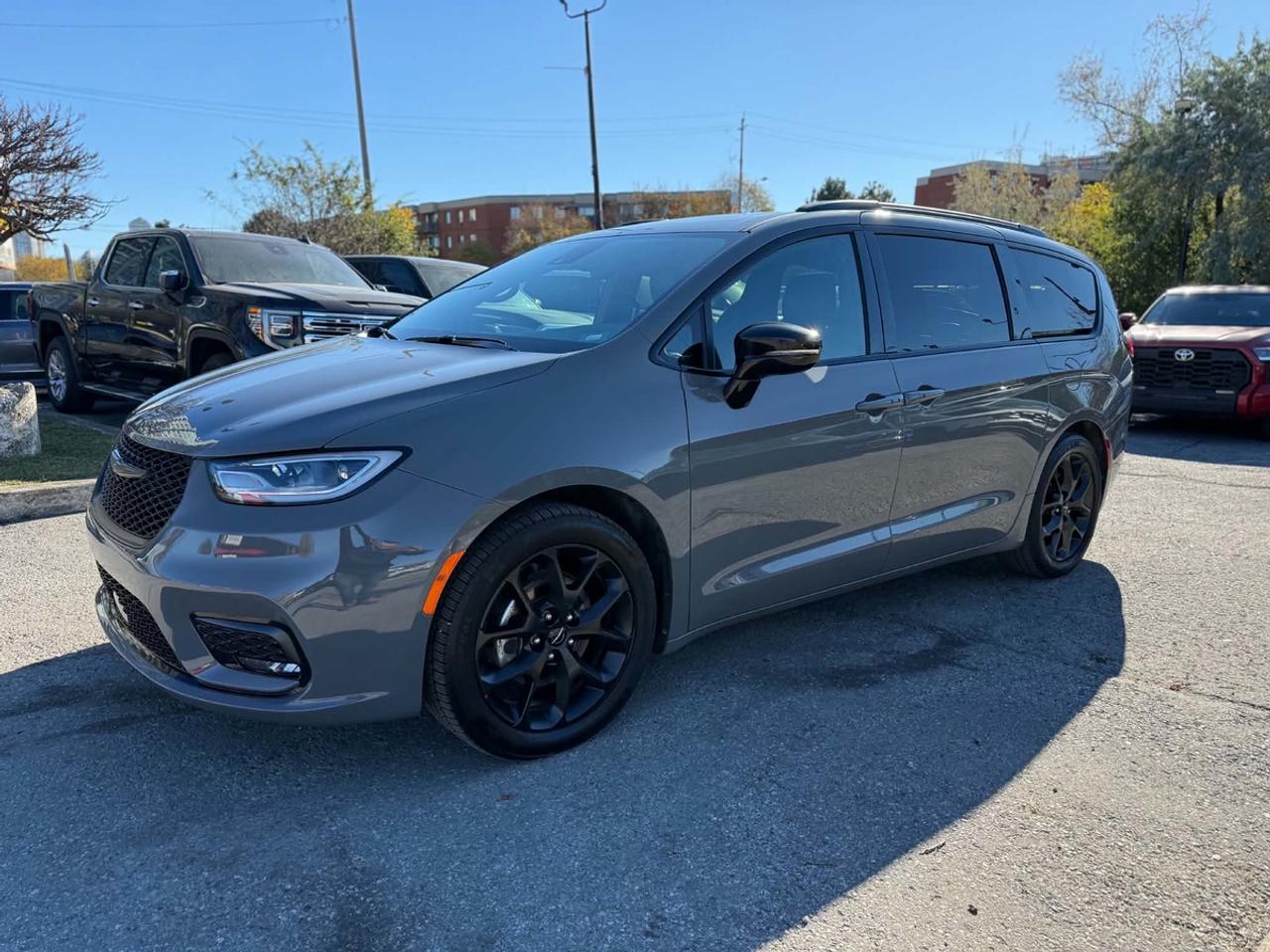 2025 Chrysler Pacifica Limited S Photo2