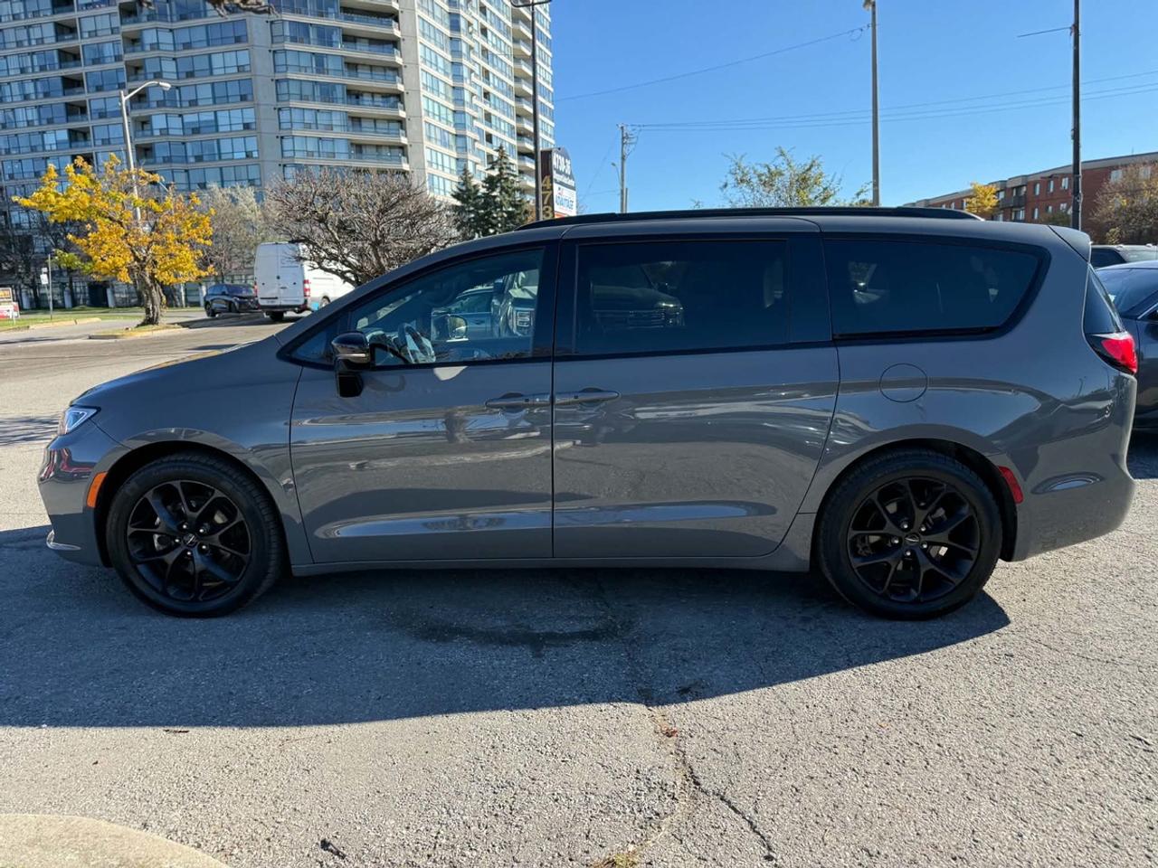 2025 Chrysler Pacifica Limited S Photo3