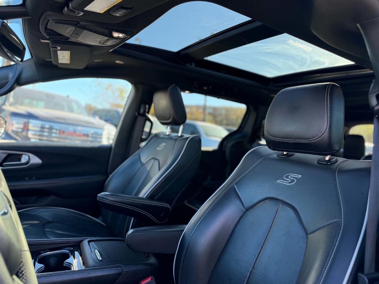 2025 Chrysler Pacifica Limited S Photo