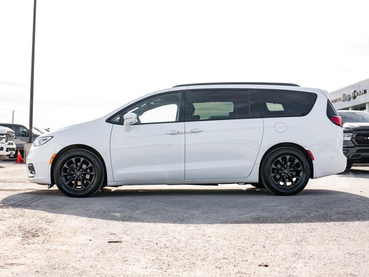 2022 Chrysler Pacifica Touring L Photo