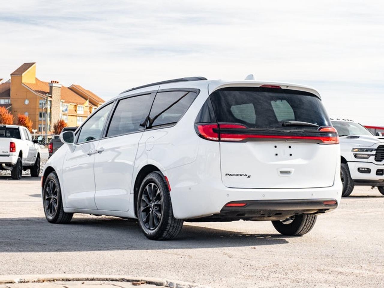 2022 Chrysler Pacifica Touring L Photo