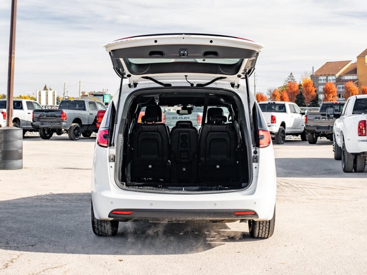 2022 Chrysler Pacifica Touring L Photo