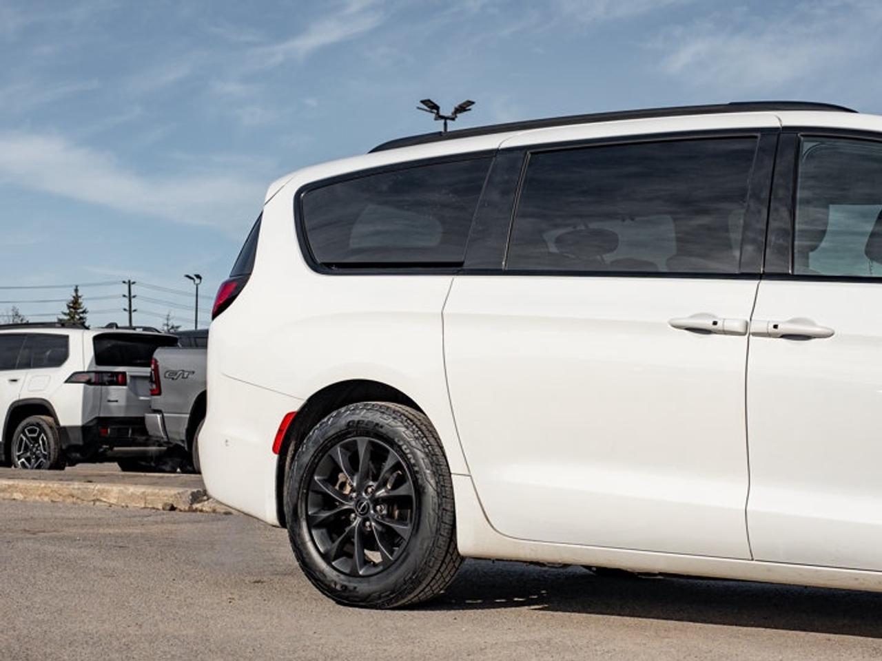 2022 Chrysler Pacifica Touring L Photo