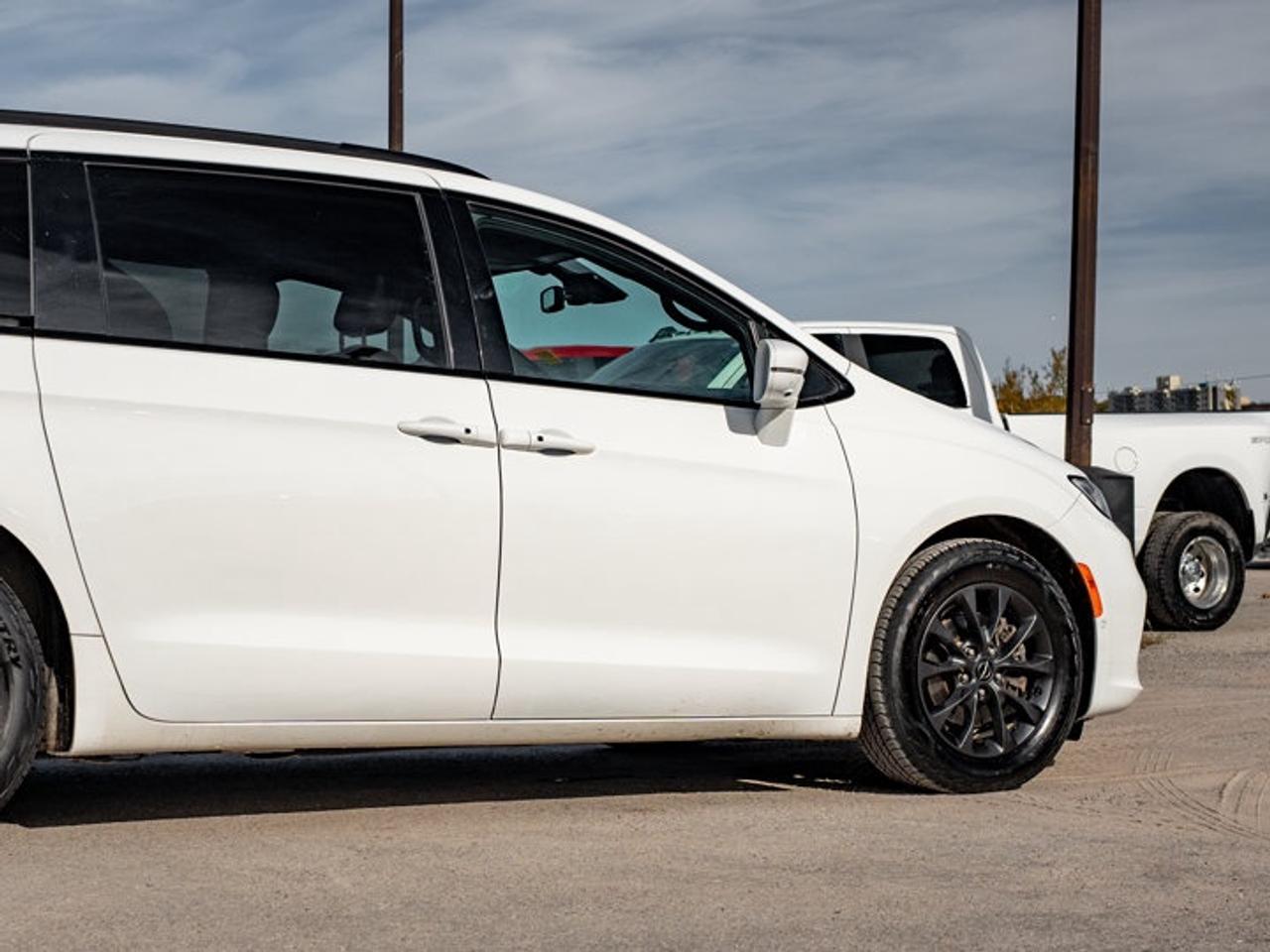 2022 Chrysler Pacifica Touring L Photo