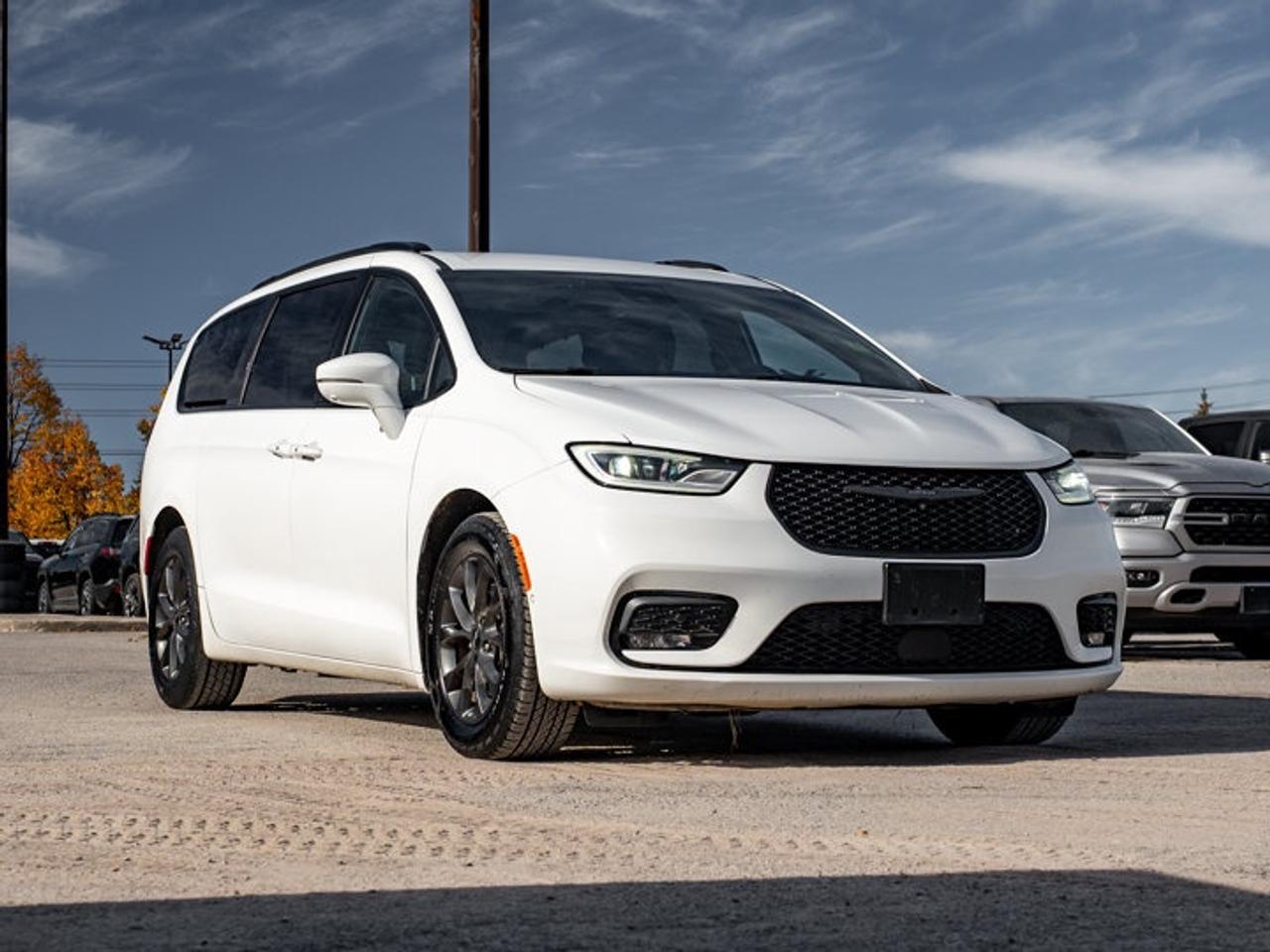 2022 Chrysler Pacifica Touring L Photo