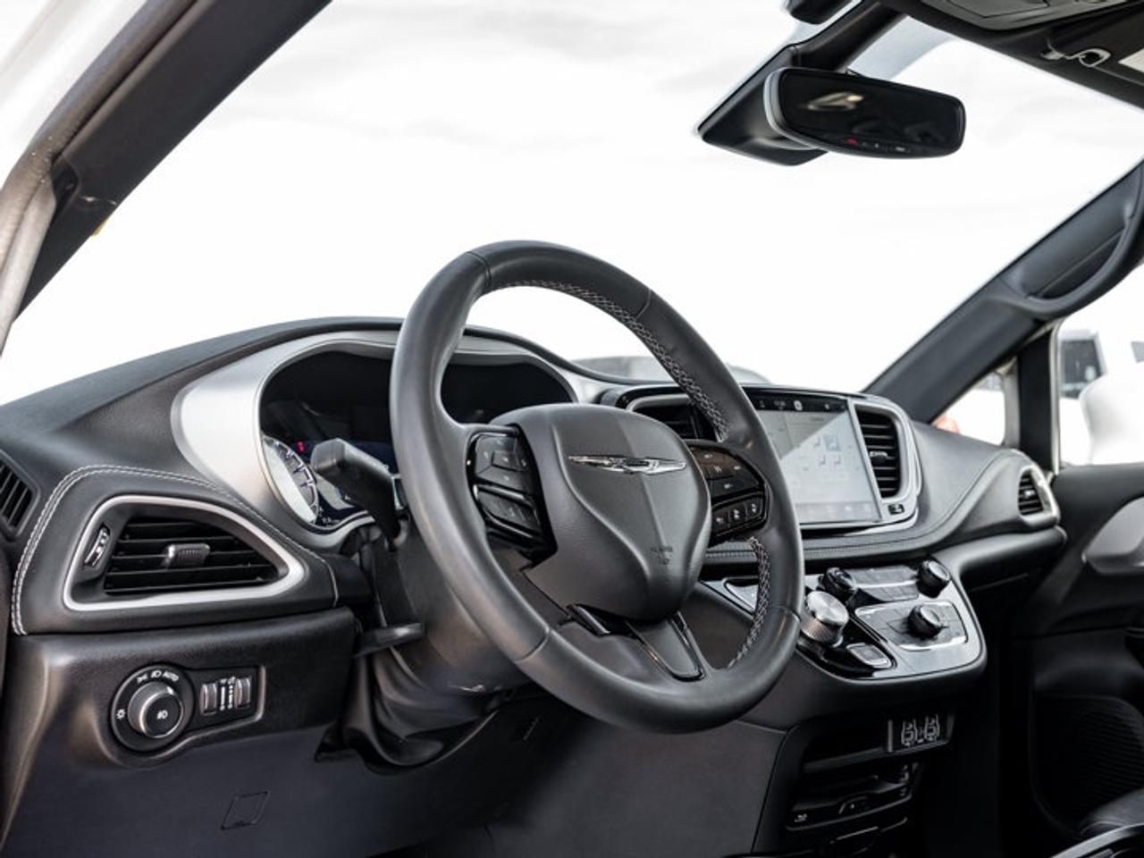 2022 Chrysler Pacifica Touring L Photo