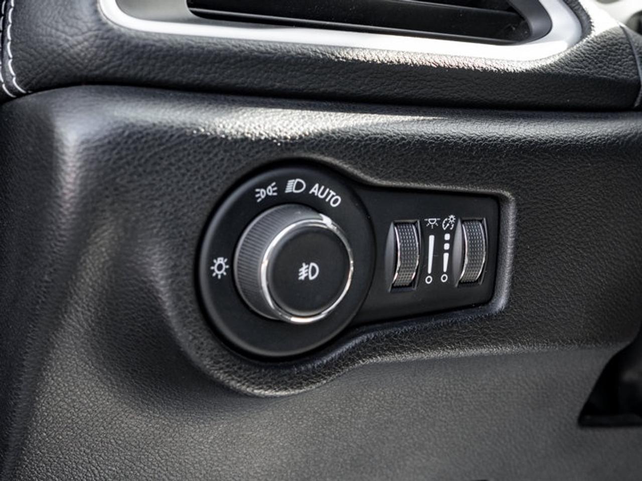2022 Chrysler Pacifica Touring L Photo