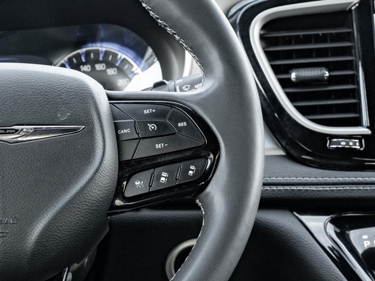 2022 Chrysler Pacifica Touring L Photo
