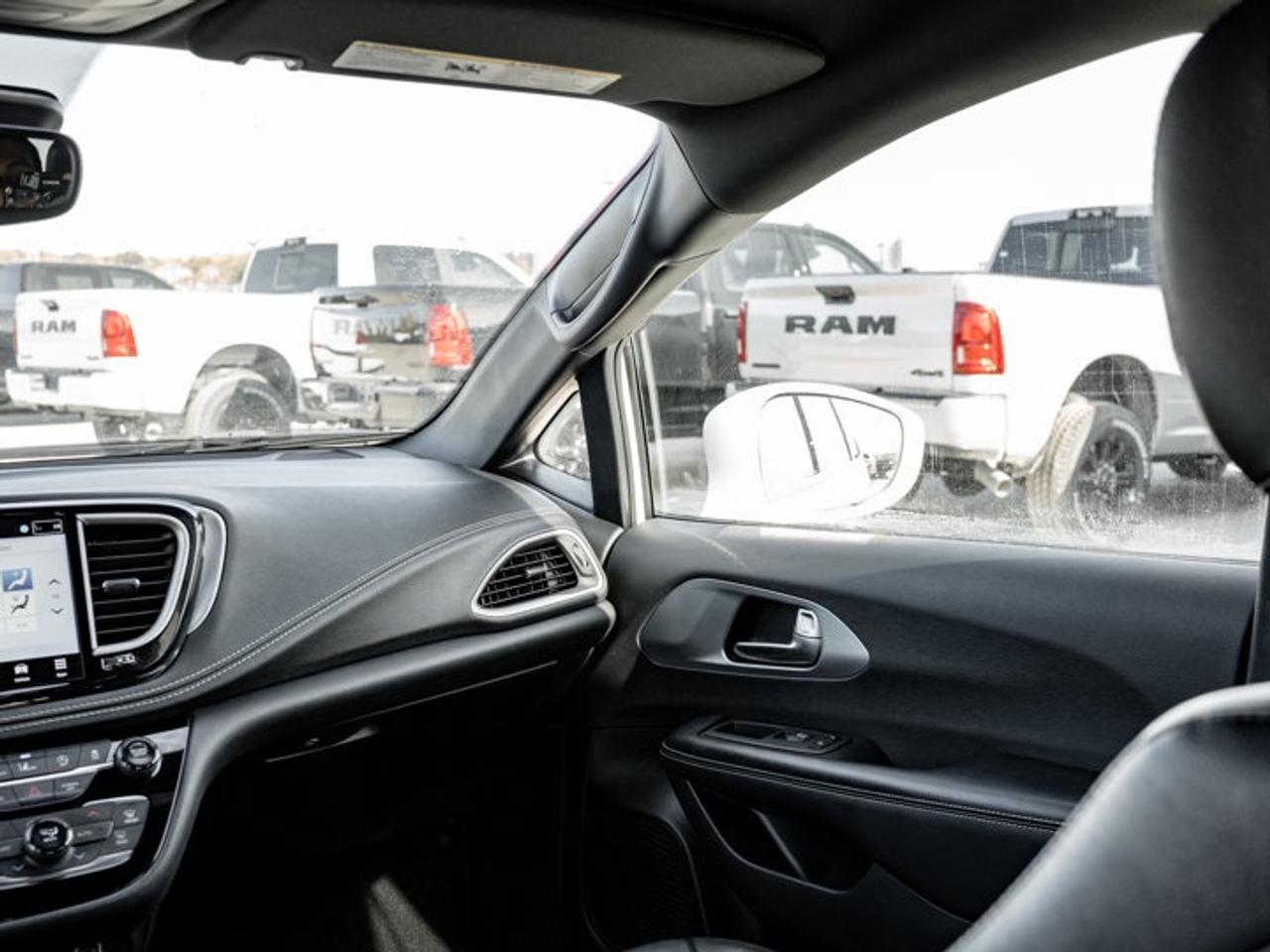 2022 Chrysler Pacifica Touring L Photo
