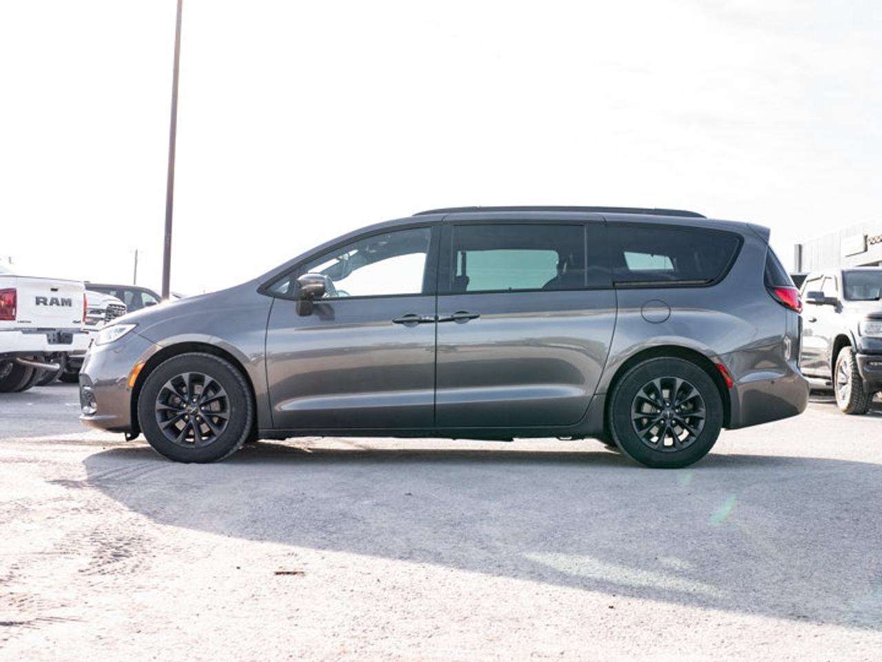 2022 Chrysler Pacifica Touring L Photo4