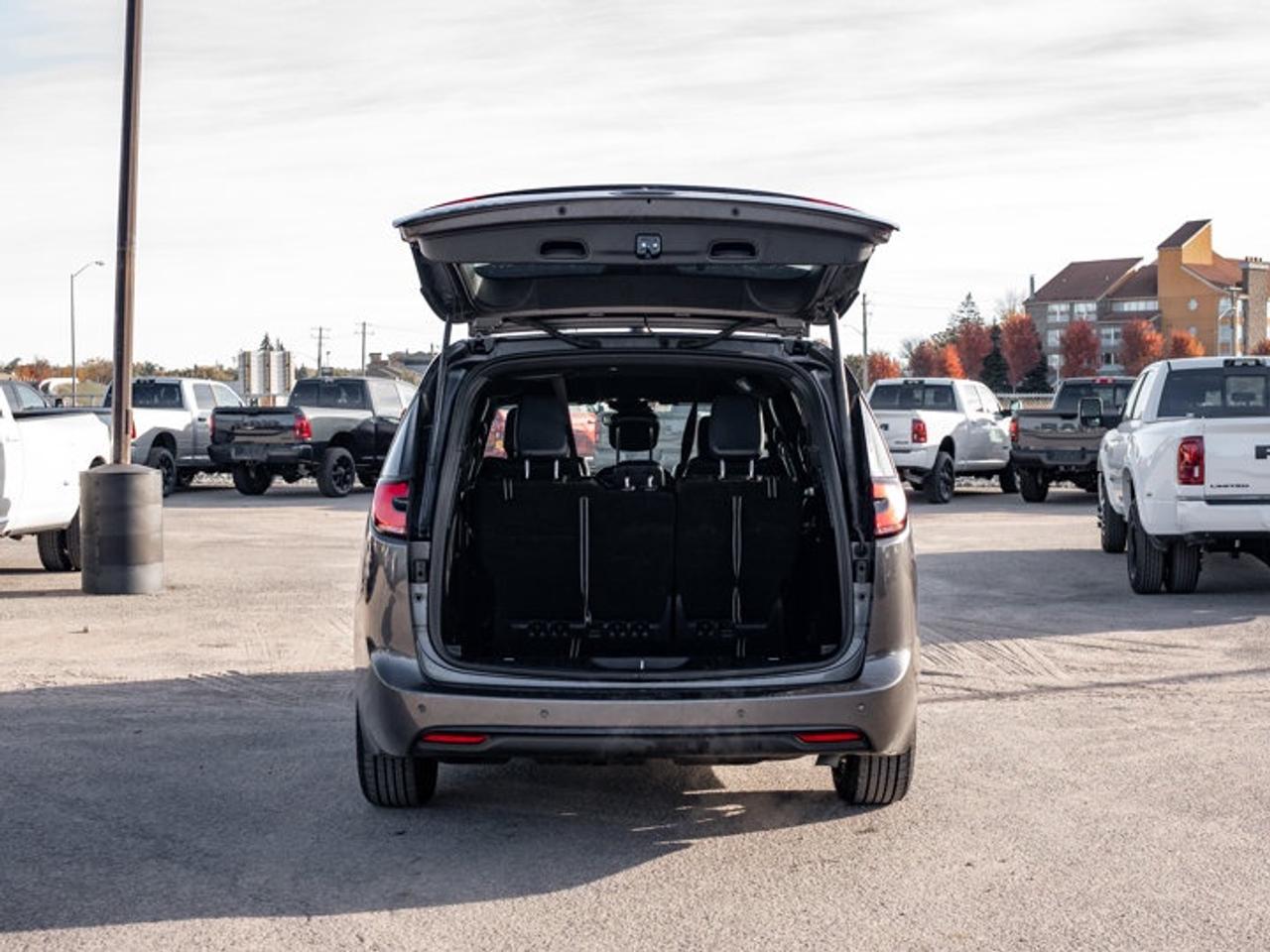2022 Chrysler Pacifica Touring L Photo