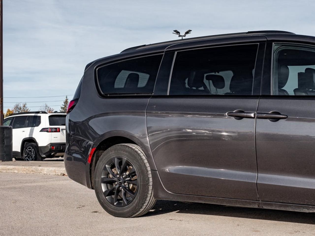 2022 Chrysler Pacifica Touring L Photo